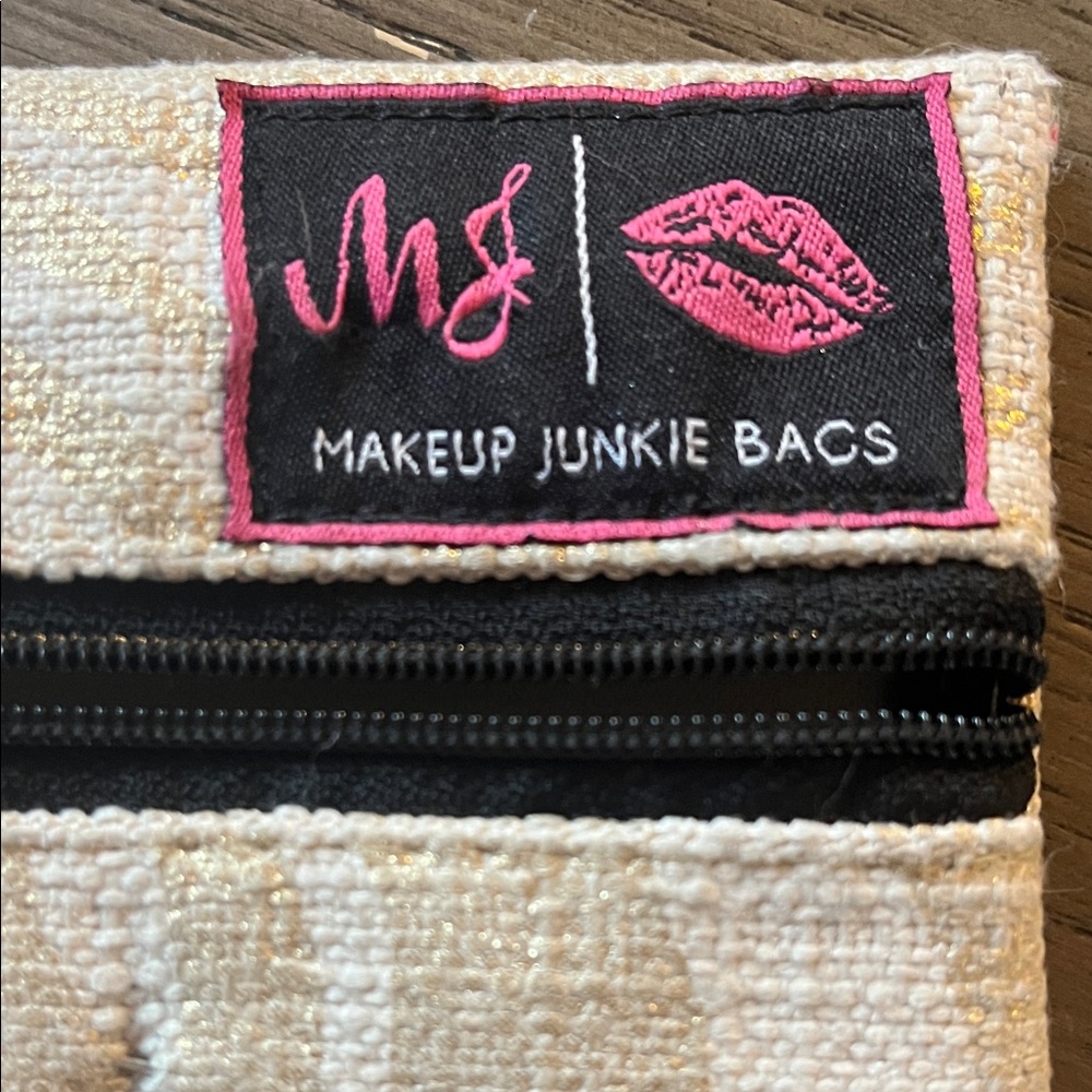 Makeup Junkie Bags Cream Key & Card Holder - Picture 2 of 2